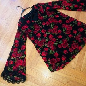 Bell-sleeve rose dress. Forever 21.